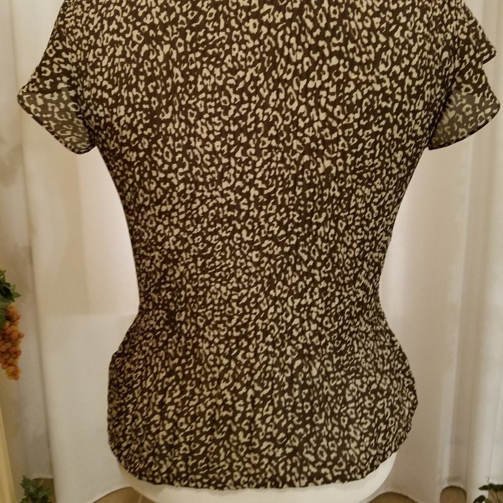 East 5th Brown and tan ruffle short sleeve top PM - Picture 4 of 4